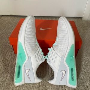Nike Womens Air Max Bella TR 4